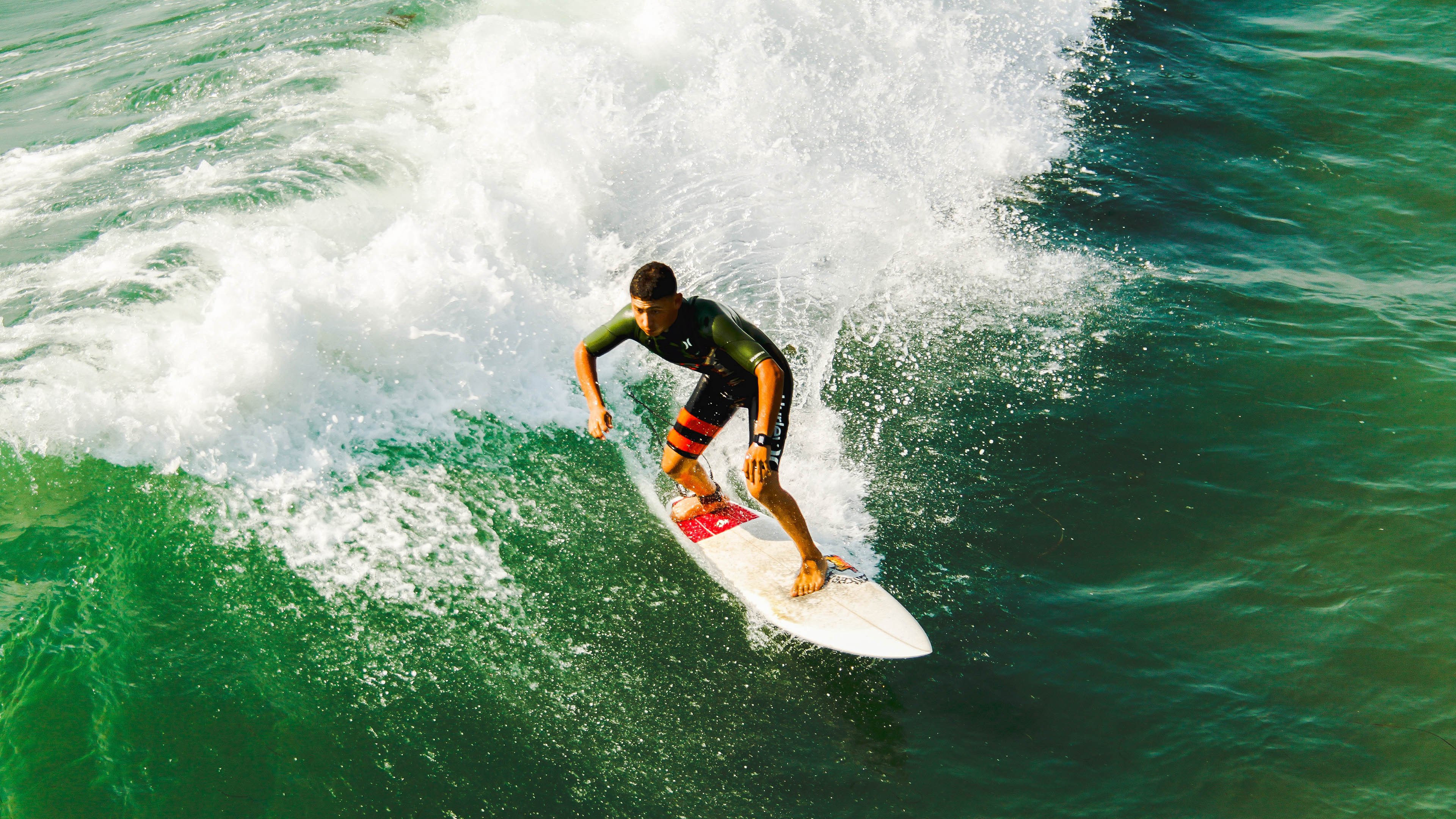 夺冠热门队伍全对比，谁能稳坐“冠军之位”？