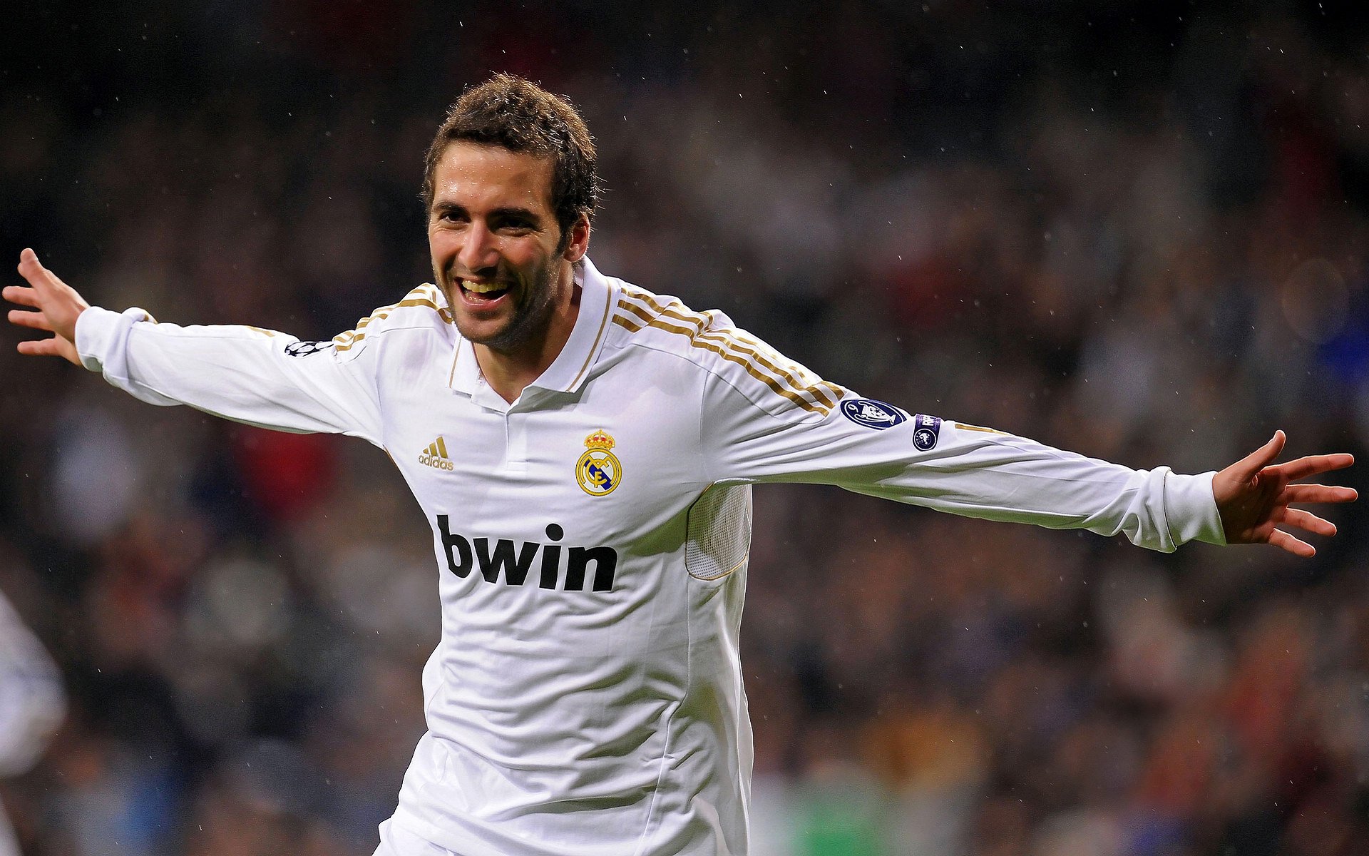 夺冠热门队伍全对比，谁能稳坐“冠军之位”？