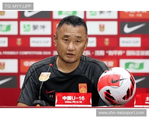 中国足球联赛注重培养本土足球教练员，中国聘请的足球教练